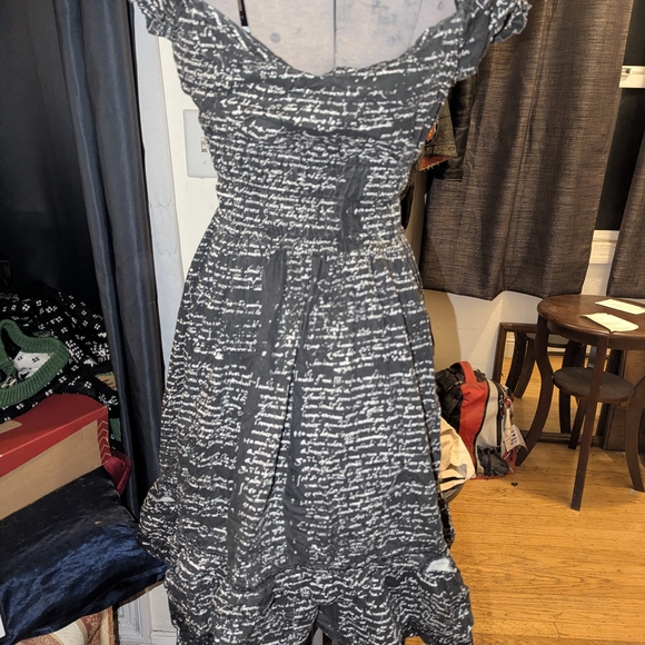 Dracula Clothing Black and White Puff Sleeve Peasant Dress - Picture 3 of 4